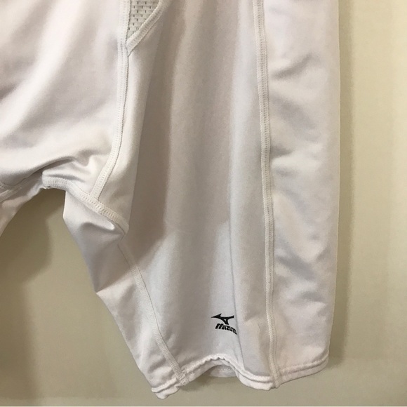 Mizuno white compression shorts - Picture 4 of 8